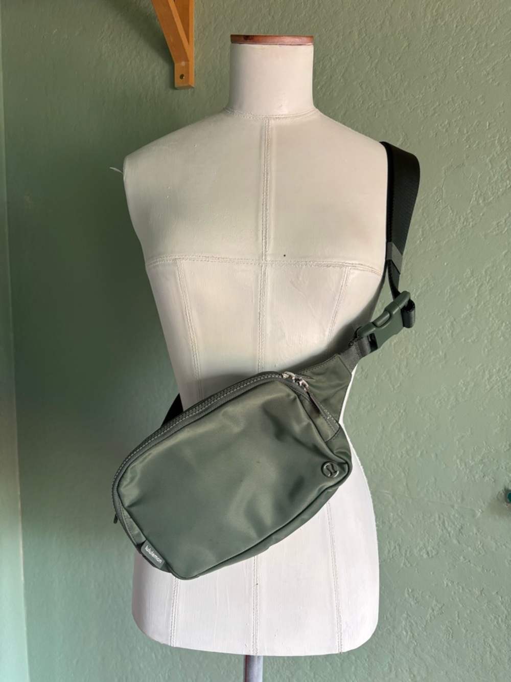 Lululemon Athletica Green 2 litre Crossbody Bag
